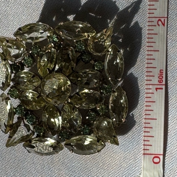 Jonquil and Green Rhinestone Brooch - Picture 3 of 6